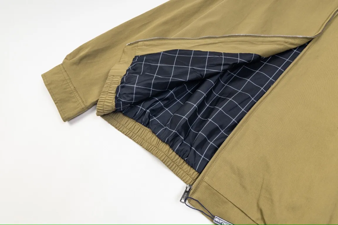 🅿️350 Ralph Lauren's new 24ss classic embroidered logo lapel executive zipper jacket for both men and women. 1️⃣Selected from high-quality original developed pure cotton fabric, with customized plaid lining inside, the overall wearing effect is very soft and comfortable. 2️⃣The workmanship details are perfectly controlled, with exquisite small logo embroidery on the chest, and the unique design style of splicing technology is used in the dropped shoulder position to highlight your personality! The version is simple but not simple! 3️⃣ Complete with tag accessories, unisex design, and a very versatile jacket for men and women!  Color: black, navy blue, khaki Size: S, M, L, XL